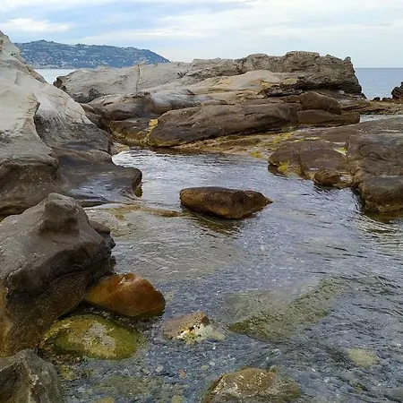 Lucciola Otel Bordighera