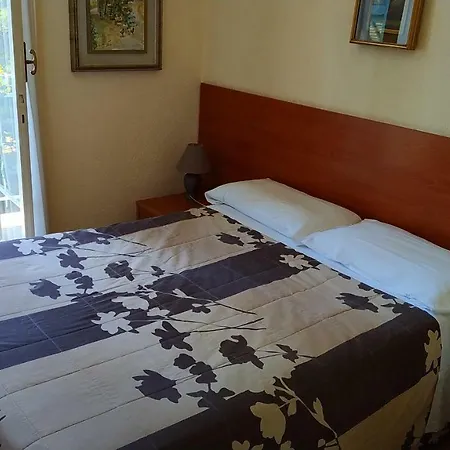 Отель Lucciola 3*